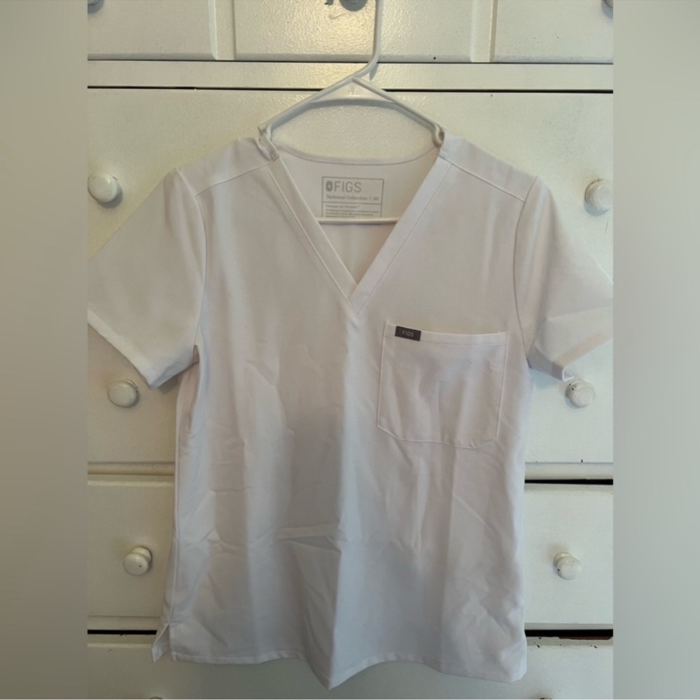 XS Figs White Catarina Scrub Top